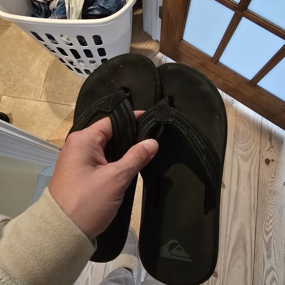 Quicksilver Boys Flip Flips Sz 4